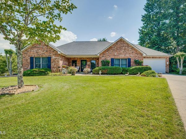 9 Larchmont Lane, Johnson City, TN 37604