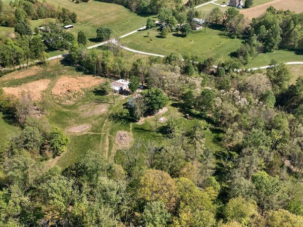 595 Sunny Acres Lane, Bedford, IN 47421