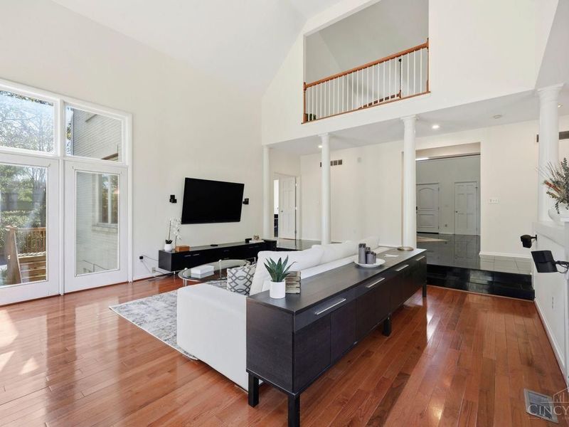 9030 Ambercreek Drive, Cincinnati, OH 45236 Photo 11