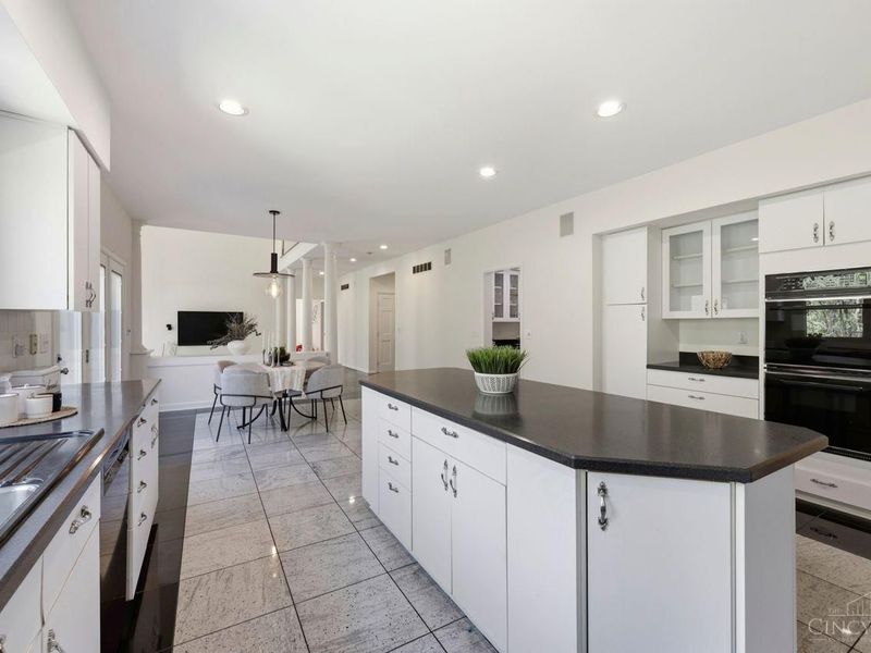 9030 Ambercreek Drive, Cincinnati, OH 45236 Photo 15