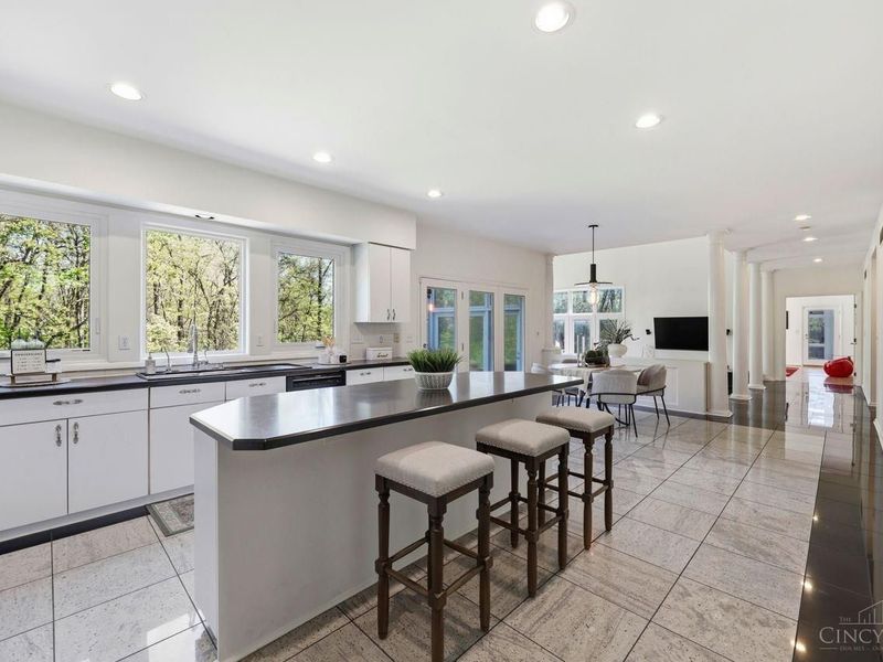 9030 Ambercreek Drive, Cincinnati, OH 45236 Photo 16