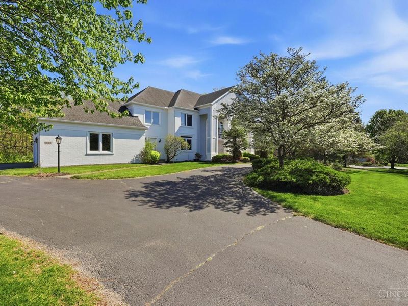 9030 Ambercreek Drive, Cincinnati, OH 45236 Photo 2