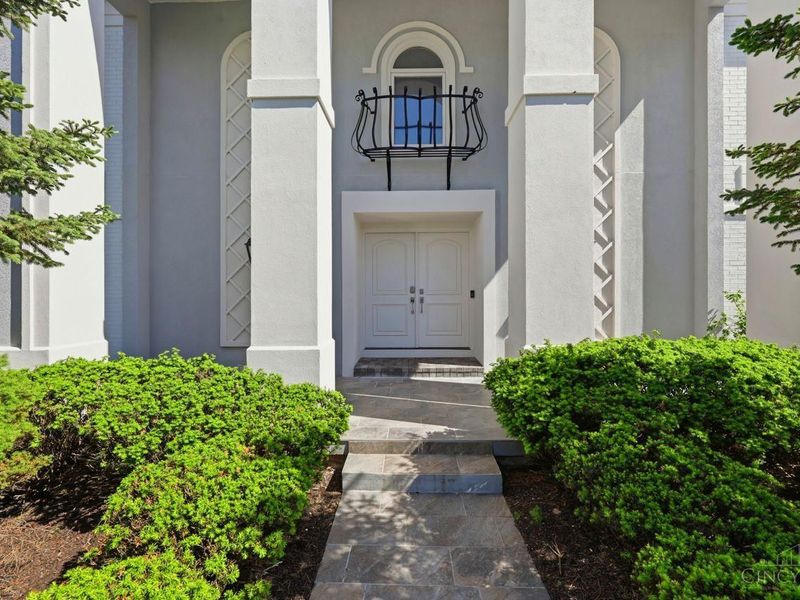 9030 Ambercreek Drive, Cincinnati, OH 45236 Photo 3