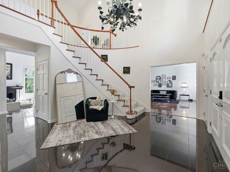 9030 Ambercreek Drive, Cincinnati, OH 45236 Photo 4