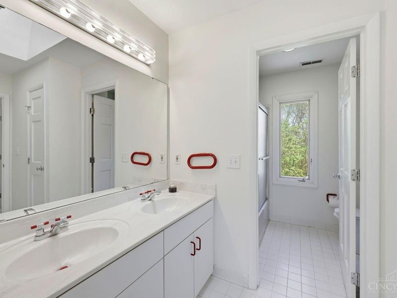 9030 Ambercreek Drive, Cincinnati, OH 45236 Photo 48