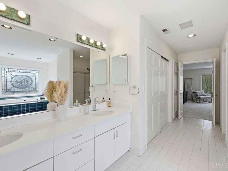 9030 Ambercreek Drive, Cincinnati, OH 45236 Photo 51