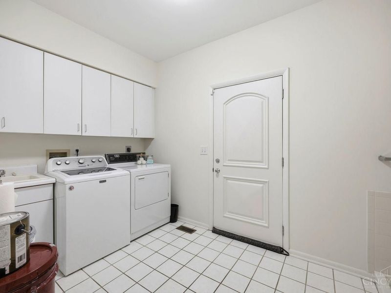 9030 Ambercreek Drive, Cincinnati, OH 45236 Photo 52