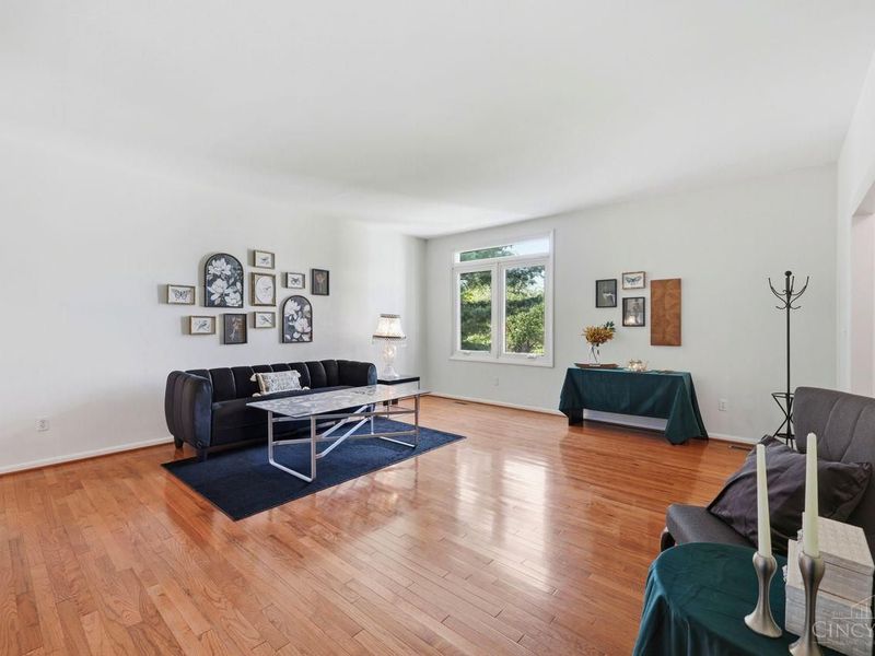 9030 Ambercreek Drive, Cincinnati, OH 45236 Photo 6