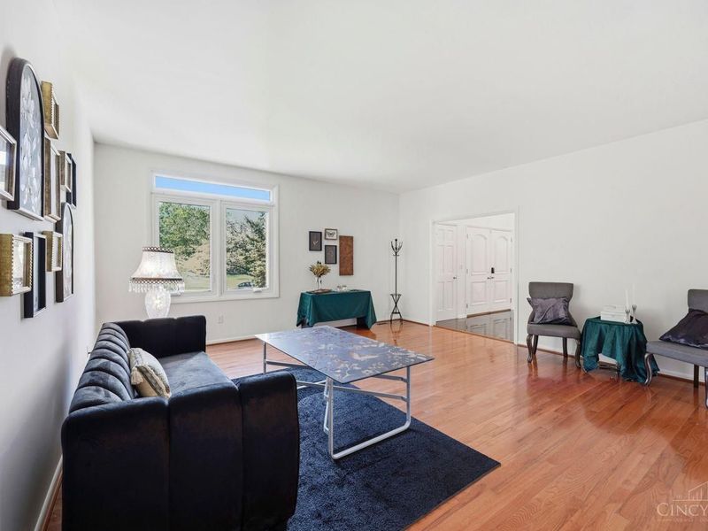 9030 Ambercreek Drive, Cincinnati, OH 45236 Photo 7