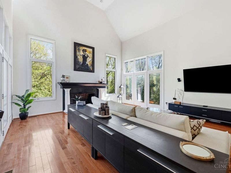 9030 Ambercreek Drive, Cincinnati, OH 45236 Photo 8