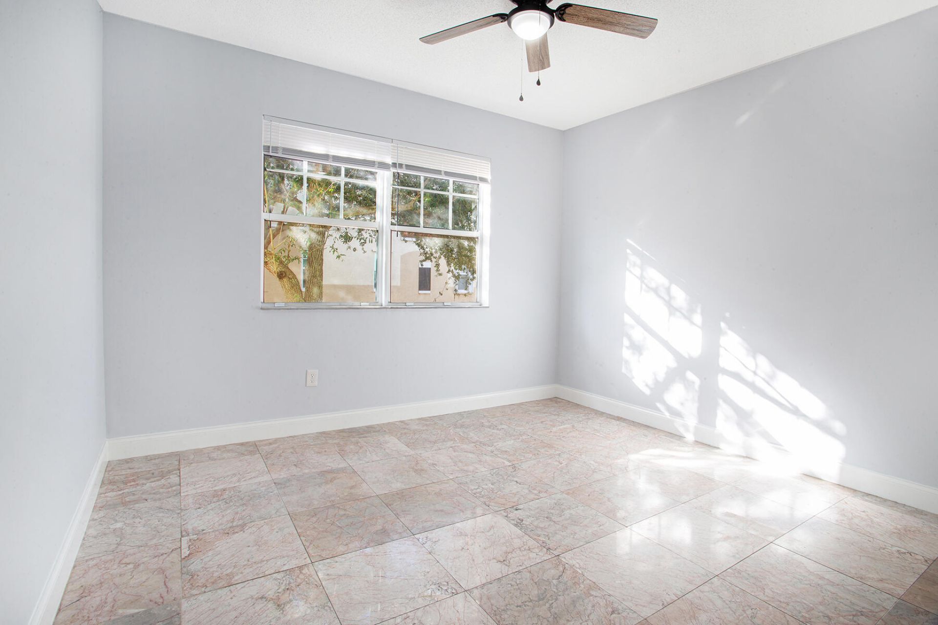 5860 W Sample Road, Unit 204, Coral Springs, FL 33063 Photo