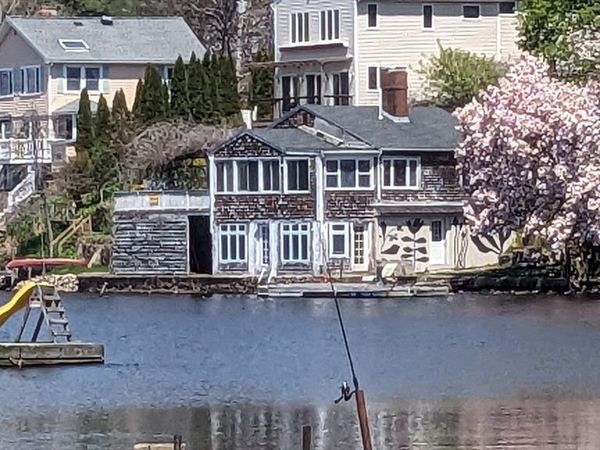 10 Coral Hill Rd, Essex, MA 01929
