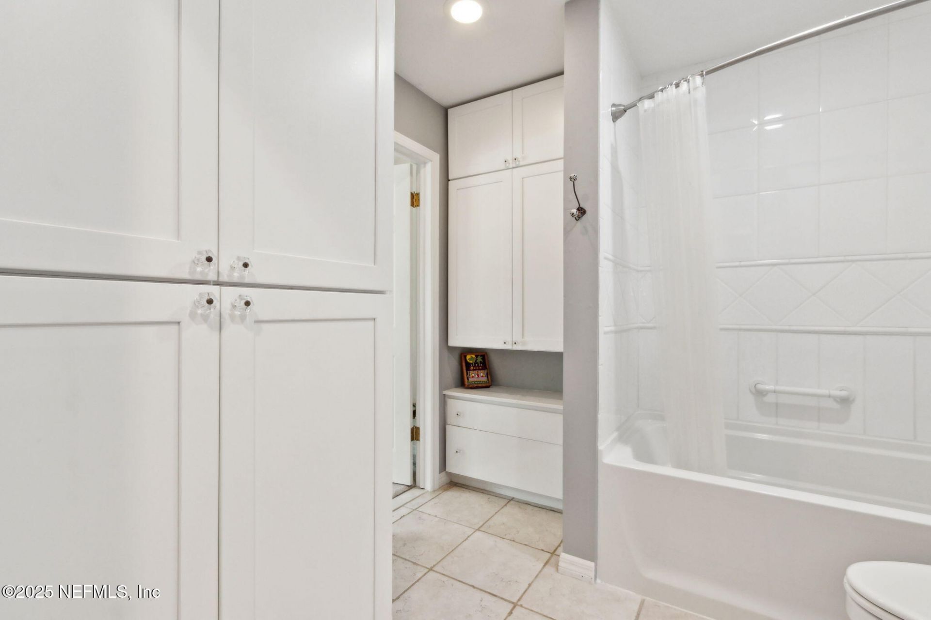 8205 Hidden Lake Drive N, Jacksonville, FL 32216 Photo