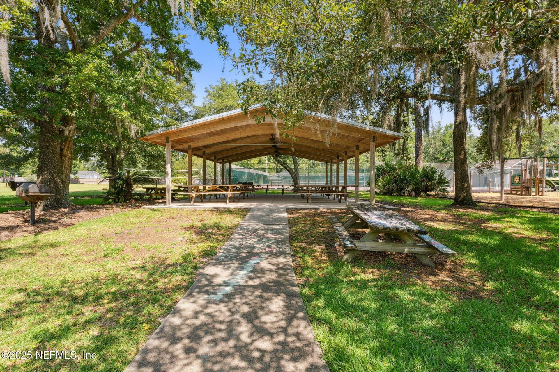 8205 Hidden Lake Drive N, Jacksonville, FL 32216 Photo