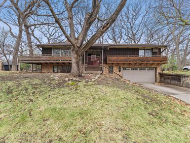 135 Hampshire Avenue N, Golden Valley, MN 55427