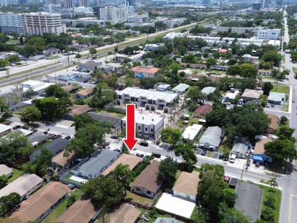 102 SW 9th St , Hallandale Beach, FL 33009