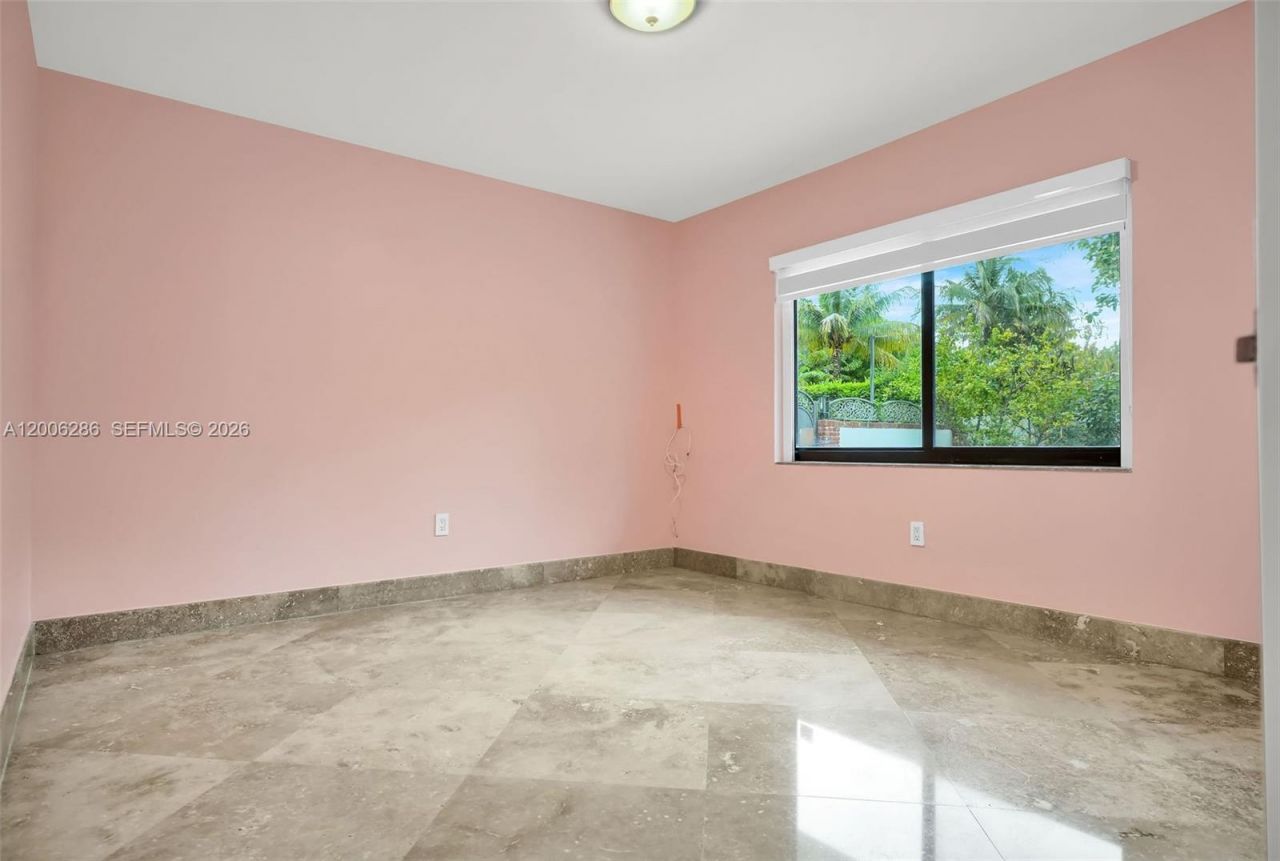 6820 SW 86th Ave, Miami, FL 33143 Photo