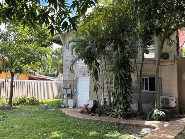 1350 SW 13th St , Unit Rear-Groun, Miami, FL 33145