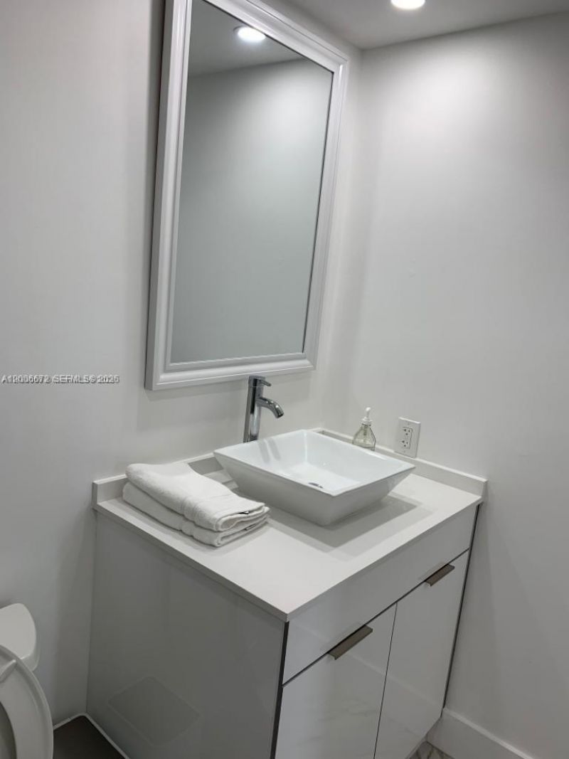 185 SE 14th Ter, Unit 1009, Miami, FL 33131 Photo