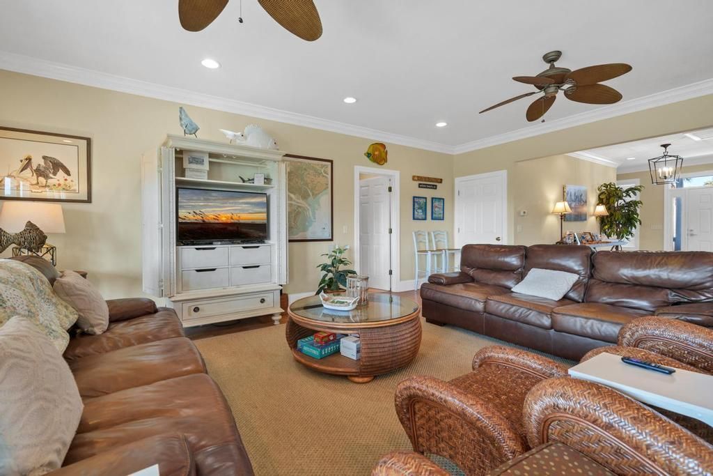 402 Pompano Street Photo 11