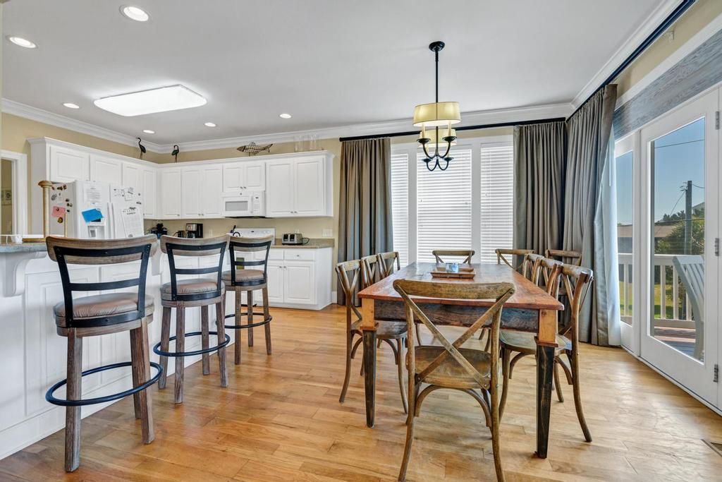 402 Pompano Street Photo 12