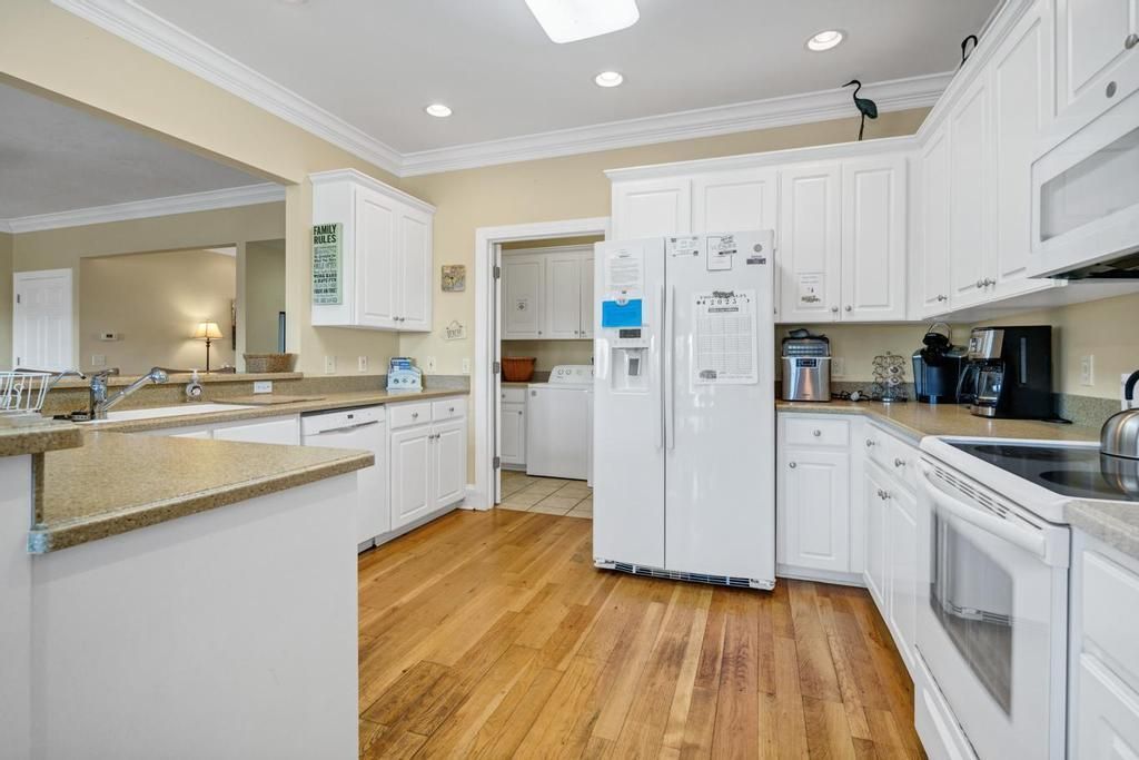 402 Pompano Street Photo 14