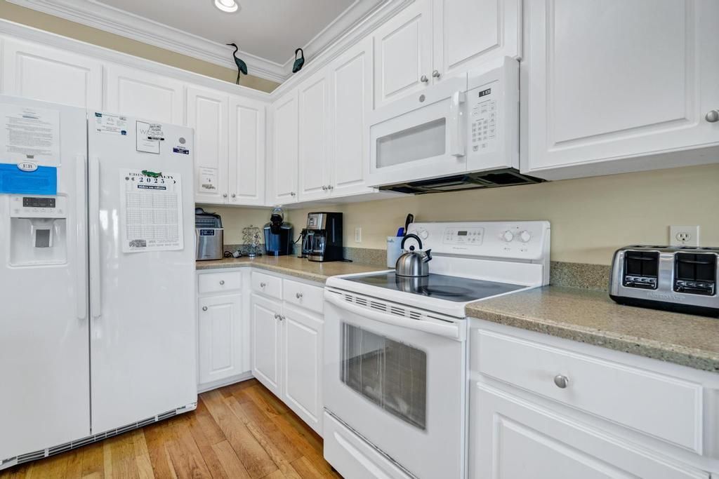 402 Pompano Street Photo 15