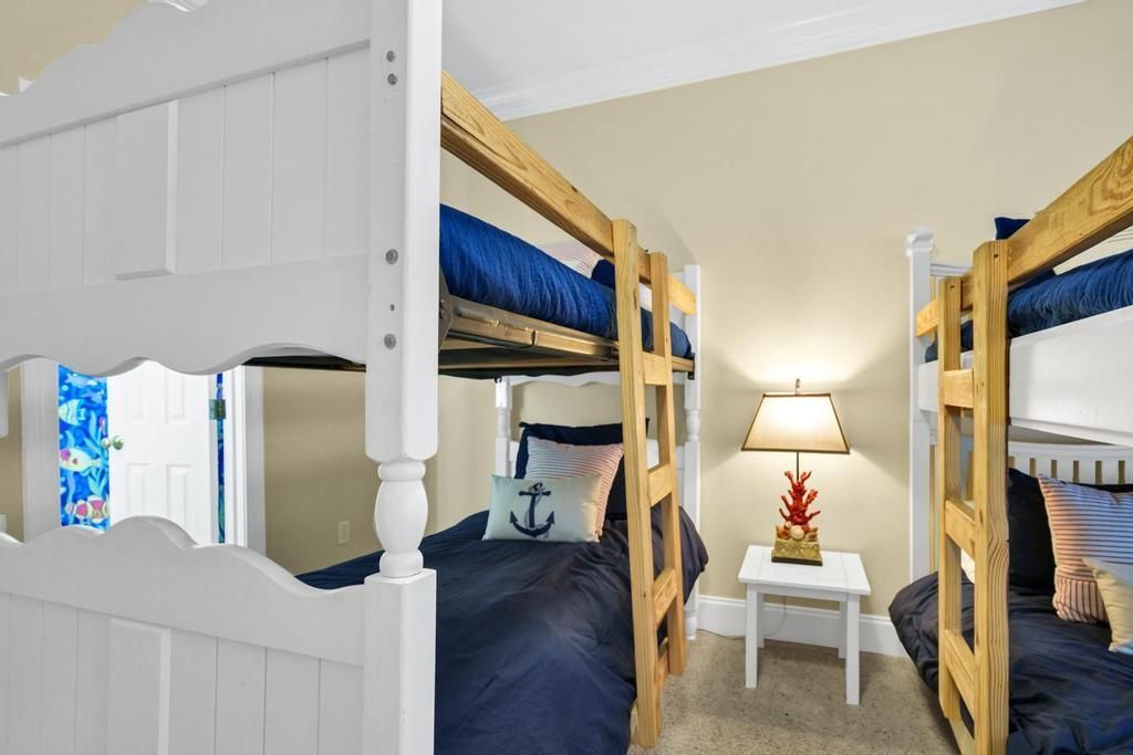 402 Pompano Street Photo 32