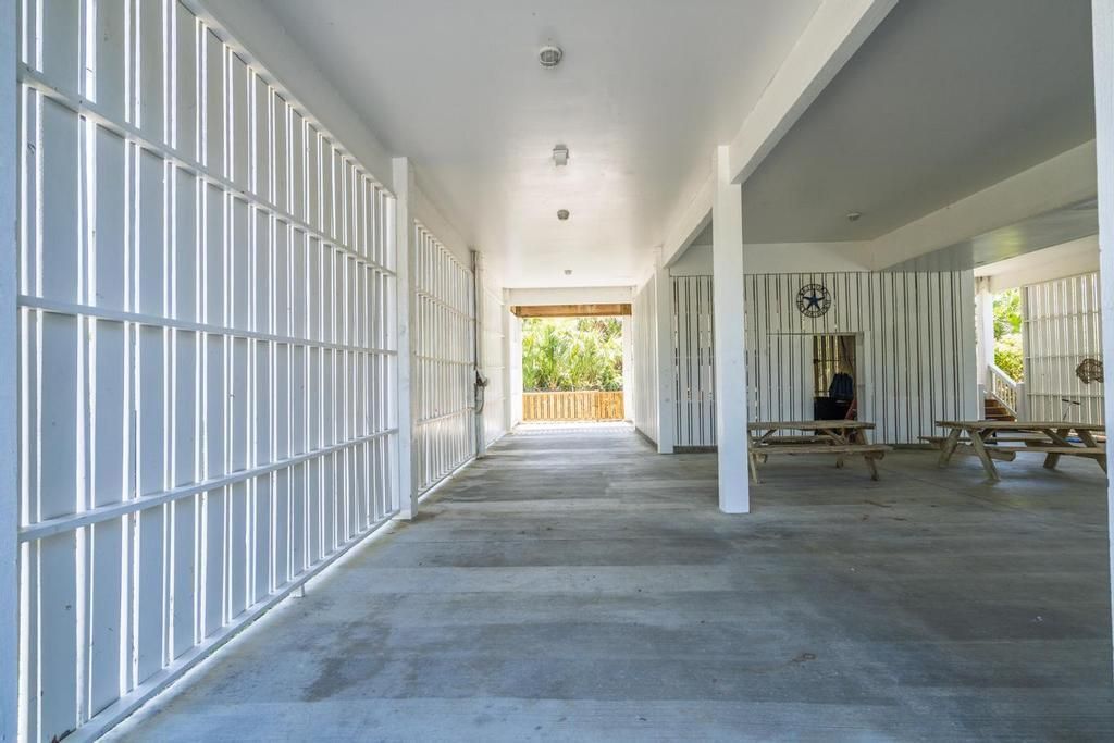 402 Pompano Street Photo 59