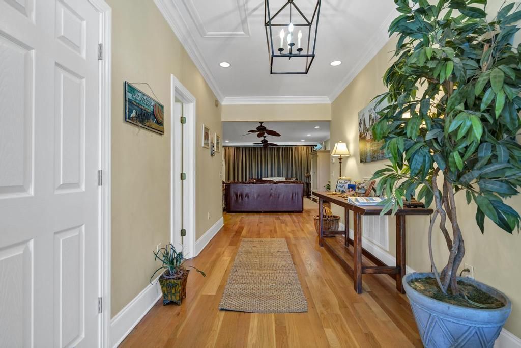 402 Pompano Street Photo 6