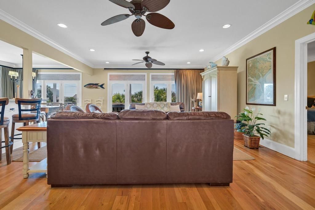 402 Pompano Street Photo 7