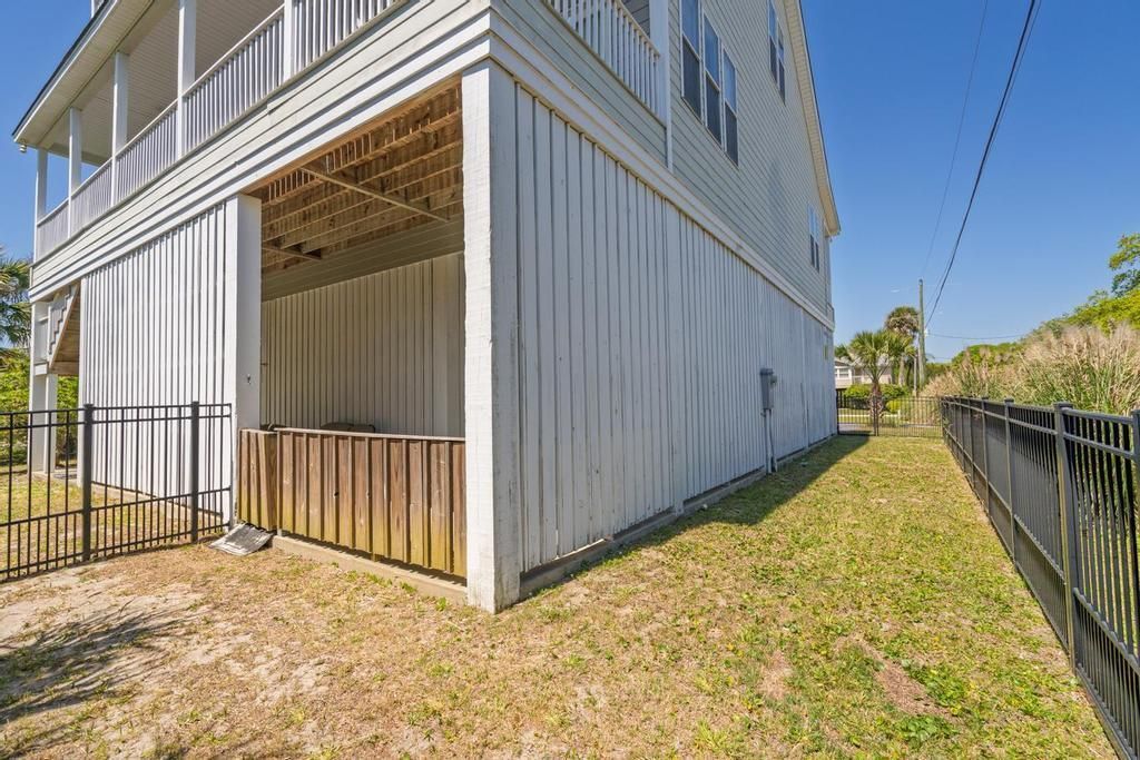 402 Pompano Street Photo 75