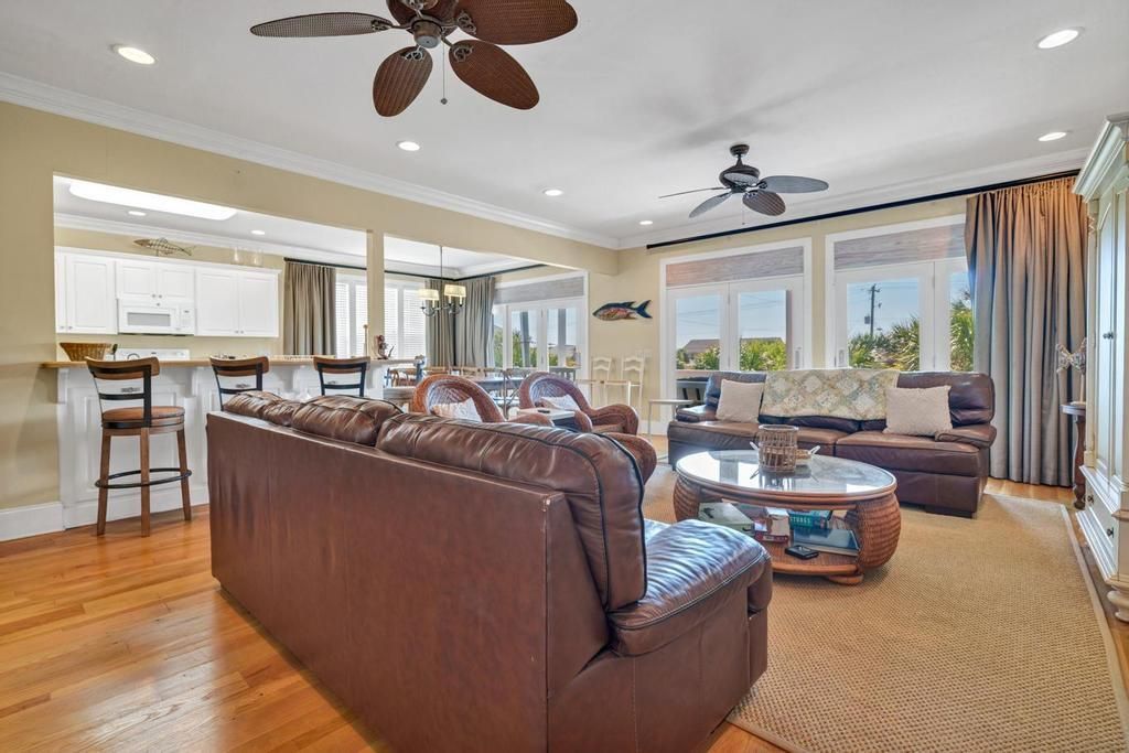 402 Pompano Street Photo 9