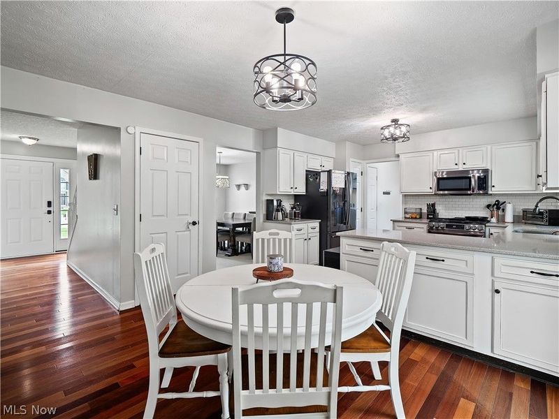 718 Wedgewood Drive, Avon Lake, OH 44012 Photo 14