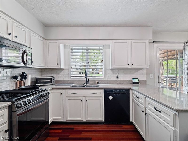 718 Wedgewood Drive, Avon Lake, OH 44012 Photo 18