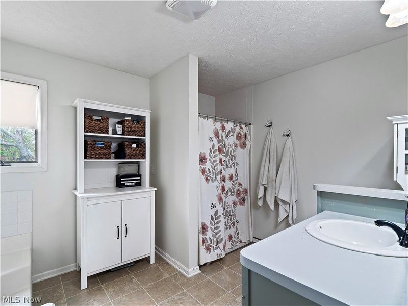 718 Wedgewood Drive, Avon Lake, OH 44012 Photo 25