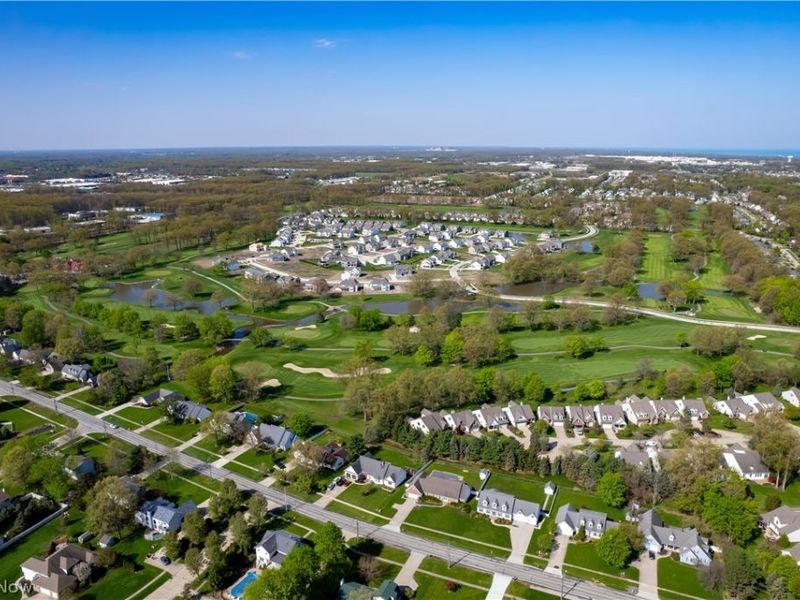 718 Wedgewood Drive, Avon Lake, OH 44012 Photo 3