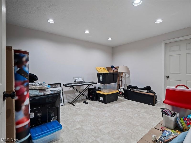 718 Wedgewood Drive, Avon Lake, OH 44012 Photo 35