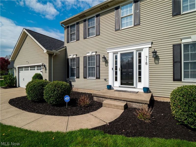 718 Wedgewood Drive, Avon Lake, OH 44012 Photo 4