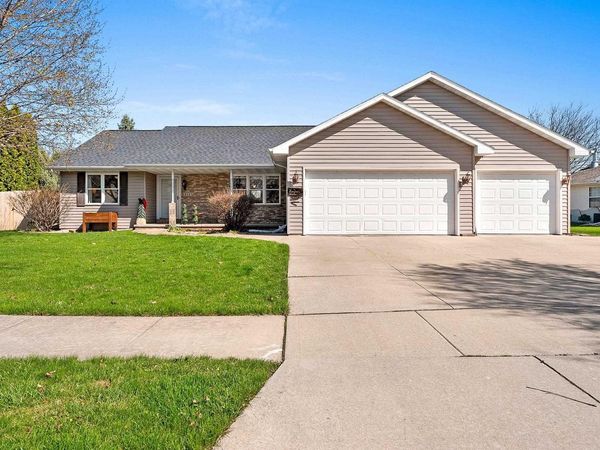 512 APPLEWOOD DRIVE, Kimberly, WI 54136