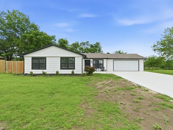 290 Old Spanish Trail , Valley View, TX 76272