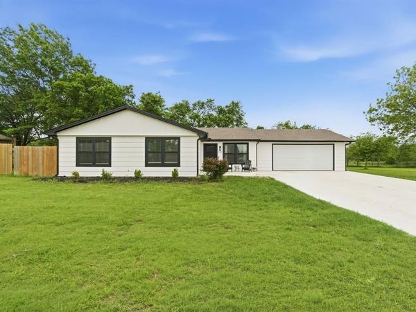 290 Old Spanish Trail, Valley View, TX 76272