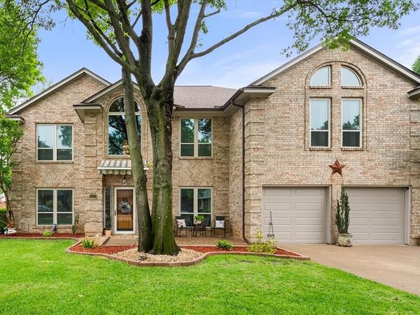 1817 Altacrest Drive , Grapevine, TX 76051