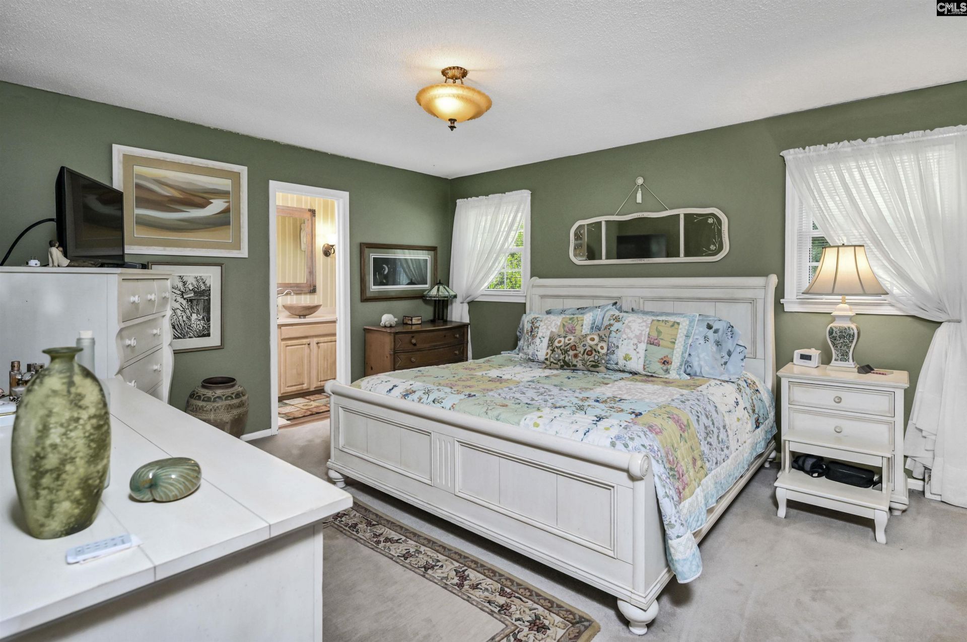 131 Charing Cross Road  Photo 12