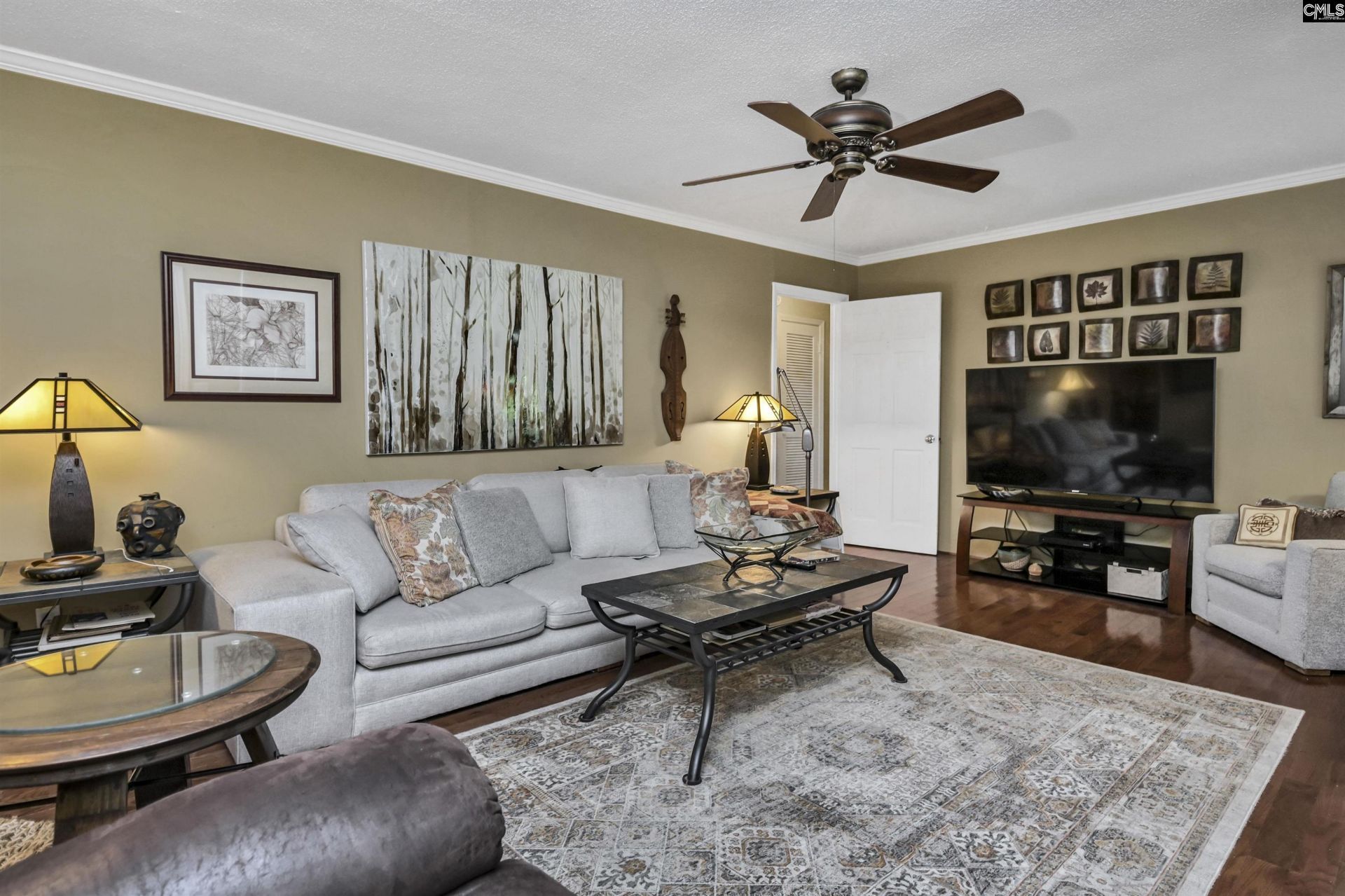 131 Charing Cross Road  Photo 4