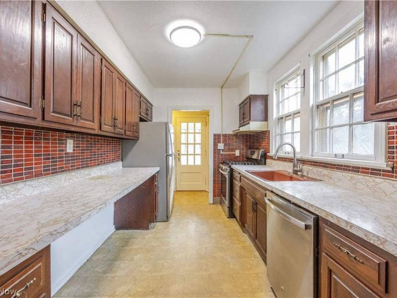 979 Oxford Road , Cleveland Heights, OH 44121 Photo 10