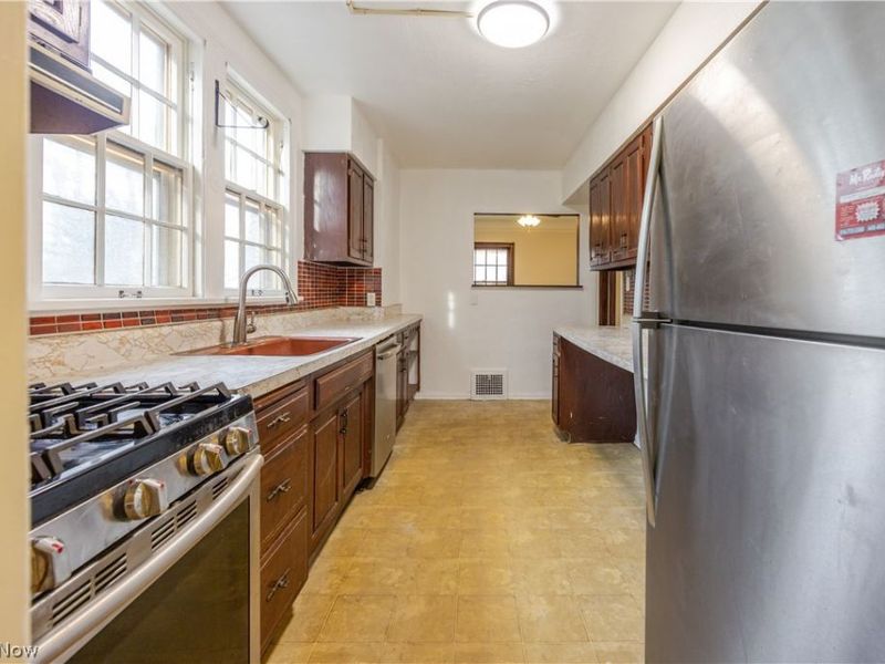 979 Oxford Road , Cleveland Heights, OH 44121 Photo 11