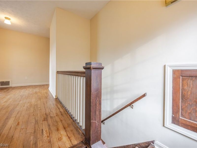 979 Oxford Road , Cleveland Heights, OH 44121 Photo 18