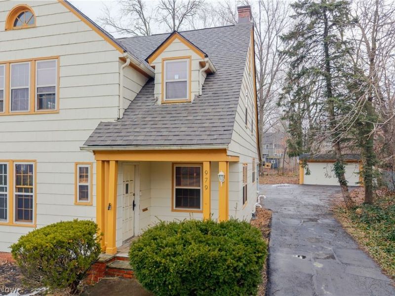 979 Oxford Road , Cleveland Heights, OH 44121 Photo 2