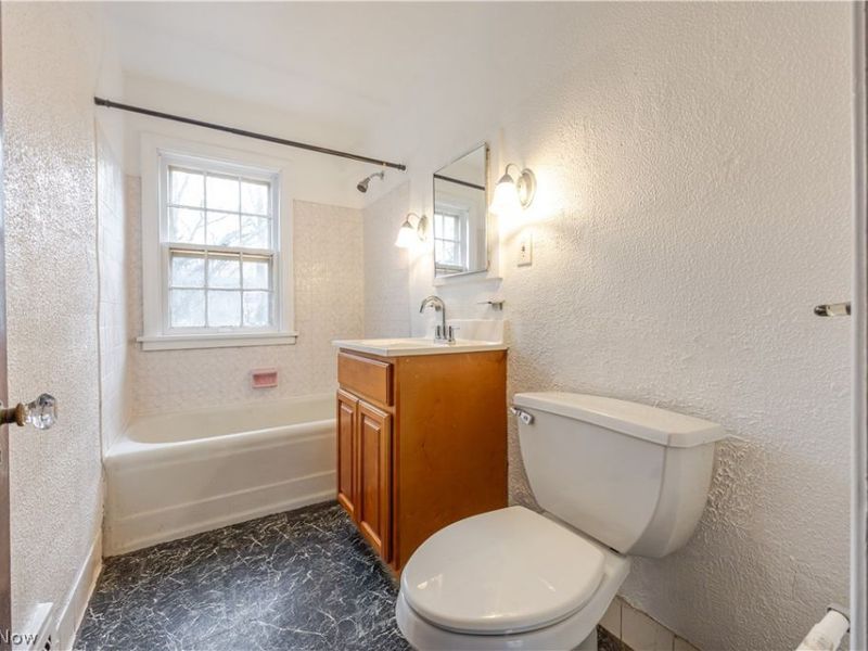 979 Oxford Road , Cleveland Heights, OH 44121 Photo 24